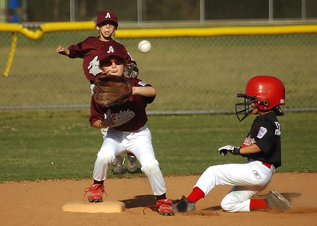 Best Custom Baseball Card Printing Services Compared (2026 Guide)